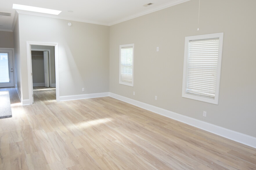 Building Photo - 621 Hadley Ct