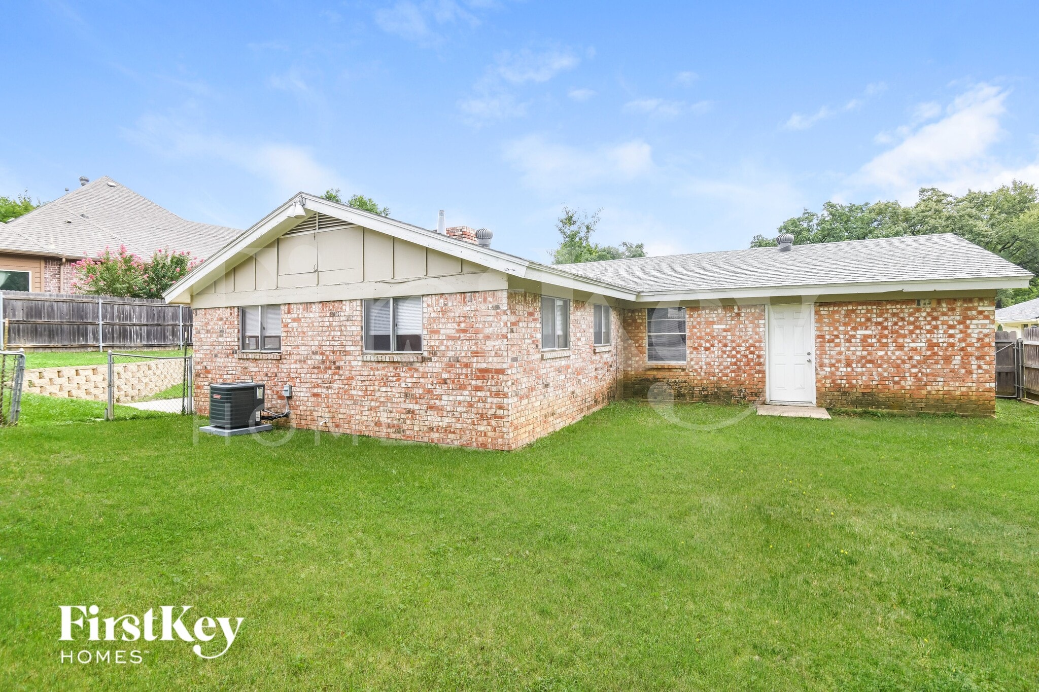 Building Photo - 2100 Cedar Ct