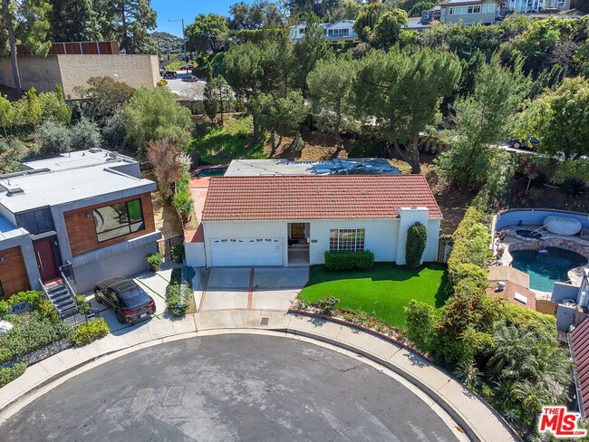Building Photo - 2925 Dona Susana Dr