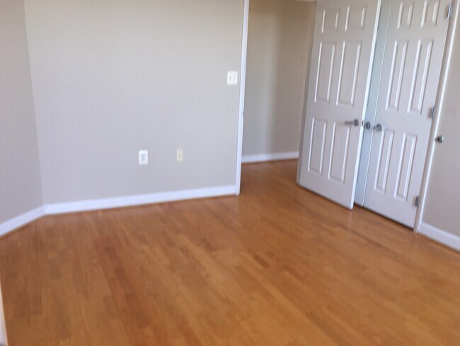 Building Photo - U Street/Columbia Heights 1 Bedroom with DEN