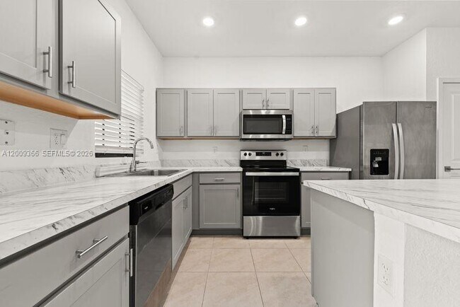 Building Photo - 1167 SW 7th Ct