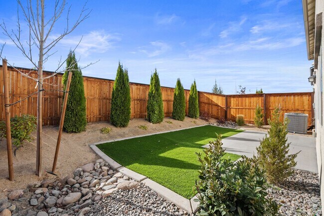 Building Photo - The Birch - - 3 Bedroom, 2.5 Bath single f...