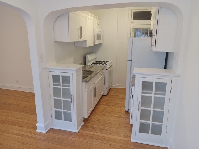 Building Photo - 3836 W Cornelia Ave