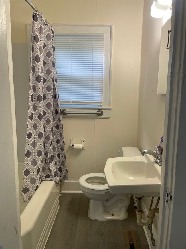 Building Photo - 3 BED, 1 BATH HOME