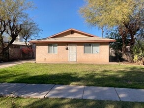 Building Photo - 860 W Commercial Ave