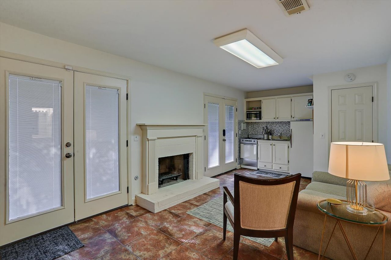 Building Photo - 1332 Roxbury Ct