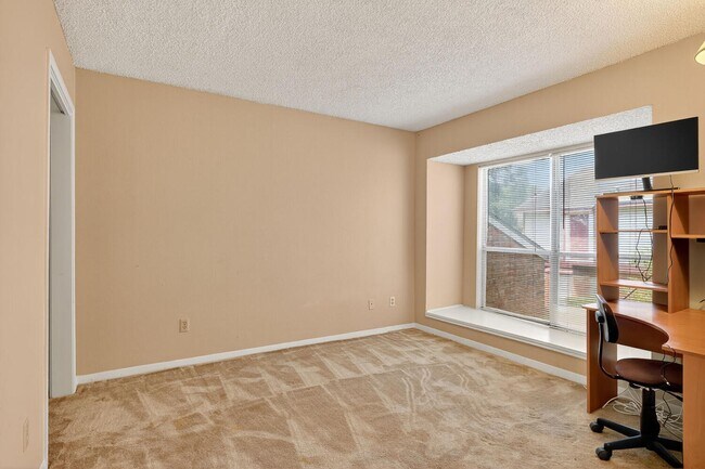 Building Photo - 9204 Westwood Village Dr