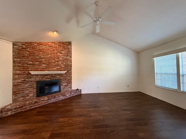 Building Photo - *Welcome to Your New Home in Cobble Shores...
