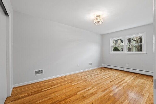 Building Photo - 144 W 30th St