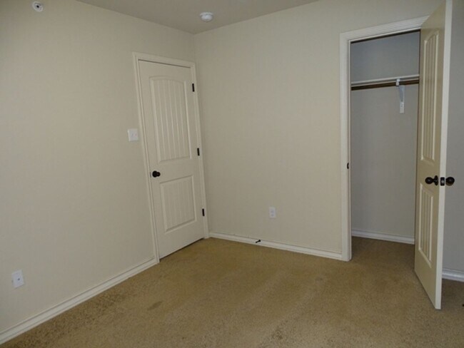 Building Photo - 6619 Arancione Ave