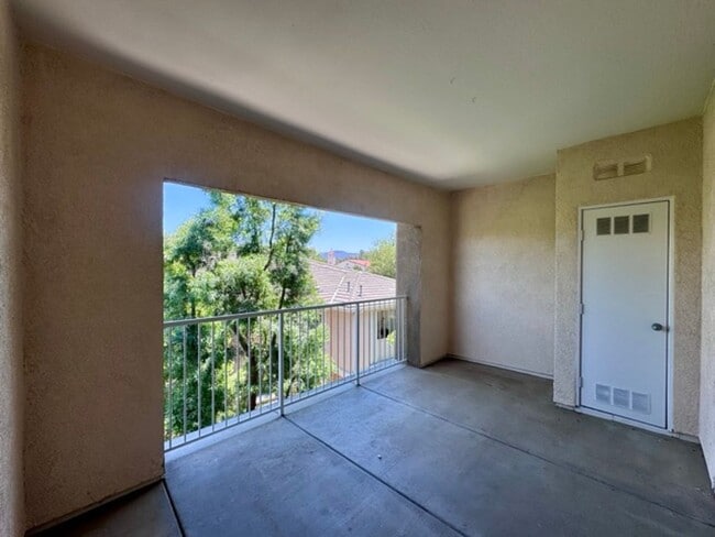Building Photo - Upgraded 1BD/1BA Condo in Gated Temecula C...
