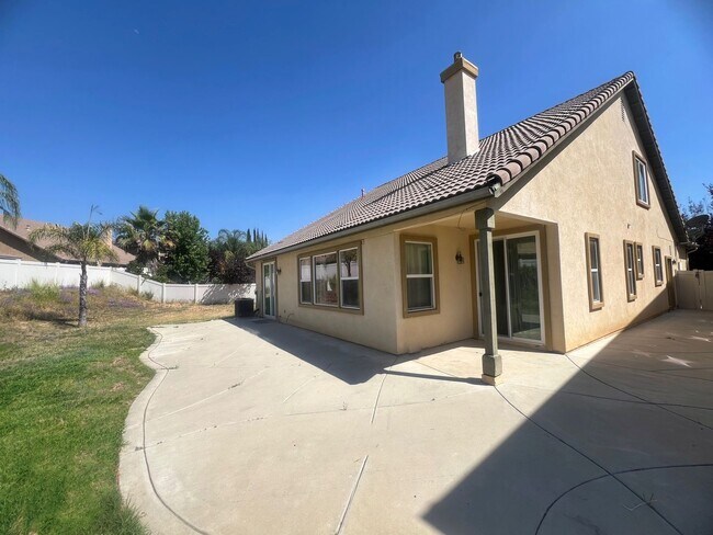 Building Photo - 4 bedroom 3 bath Fairway Canyon Home