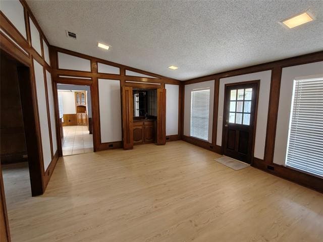 Building Photo - 4108 Mesa Dr