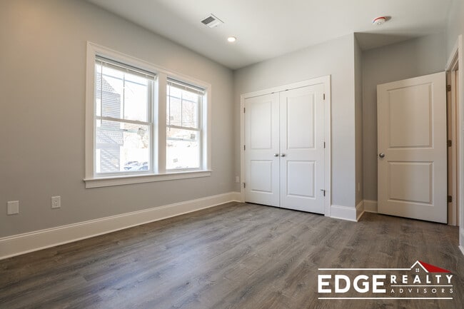 Building Photo - 124 Kenrick St