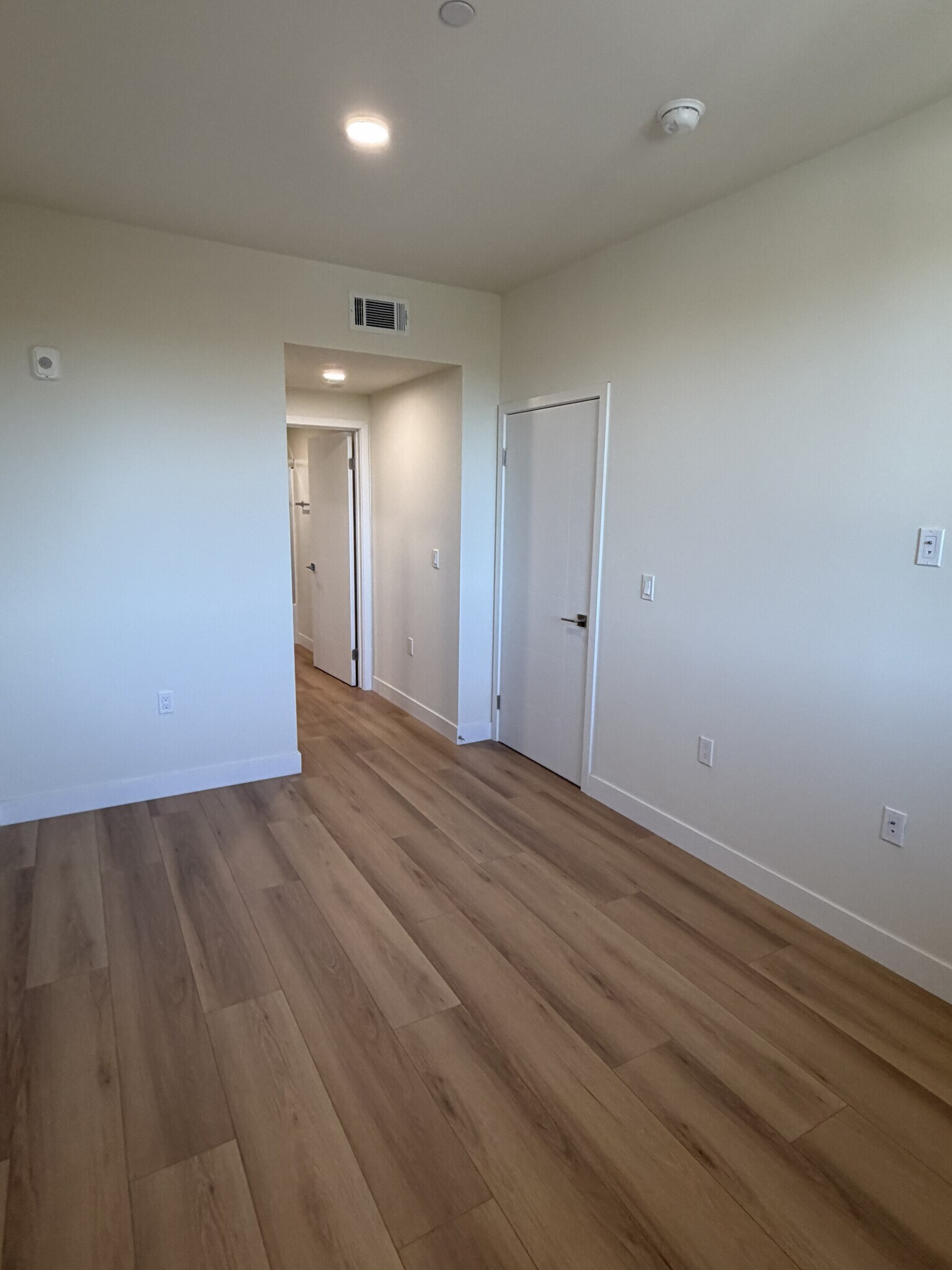 Building Photo - 14535 Weddington St