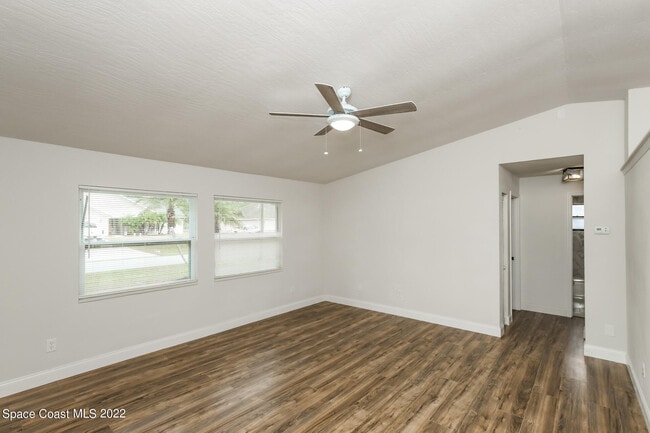 Building Photo - 764 Gelaso St SW