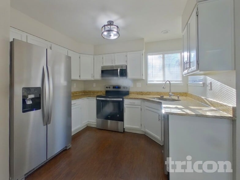 Building Photo - 1448 Sunnyside St