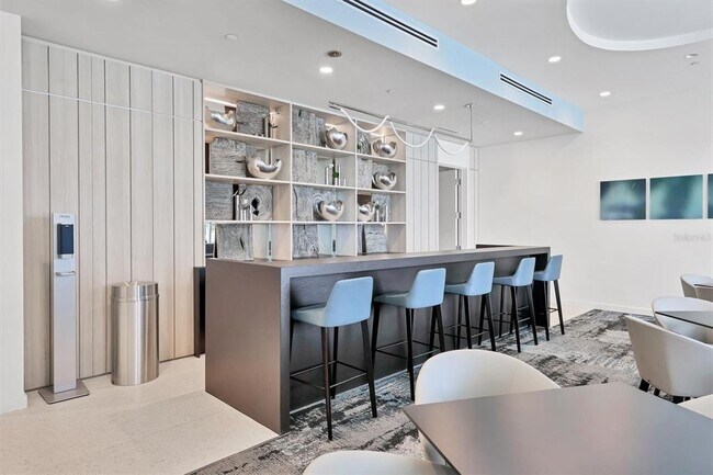 Building Photo - 301 QUAY Cmn