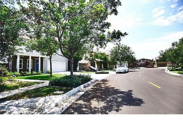 Building Photo - 15761 Crestwood Ave