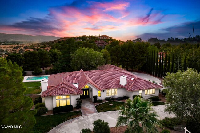 Building Photo - 41901 Cll Clarita