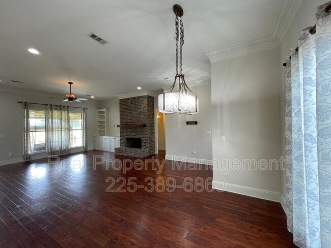 Building Photo - 10950 Hillpark Ave