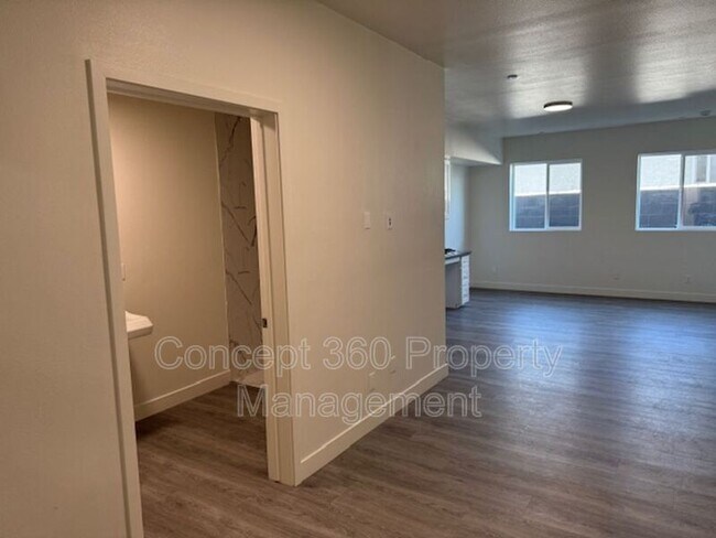 Building Photo - 226 W 87th St