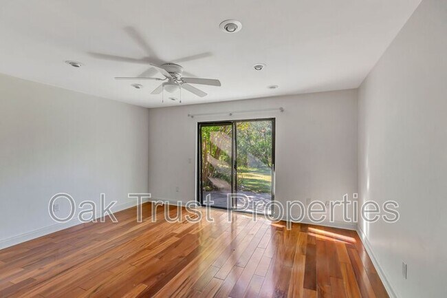 Building Photo - 309 St Charles Ct