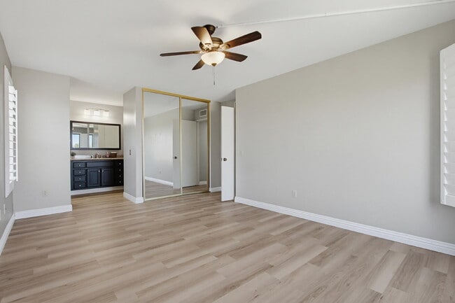 Building Photo - $3,200 - Charming 2-Bedroom + Optional 3rd Bedroom/Office Condo in Desirable Oaks North 55+ Commu...