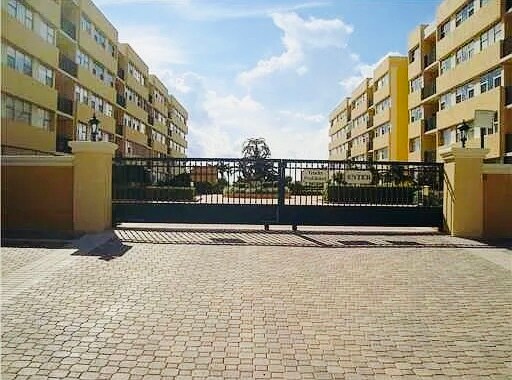 Gated property - 1239 Hillsboro Mile