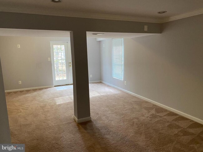 Building Photo - 14075 Wellman Ct