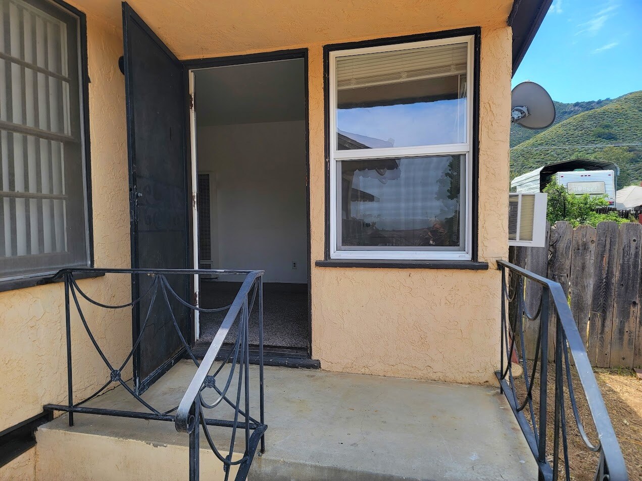 Building Photo - 16911 Glenetta Way