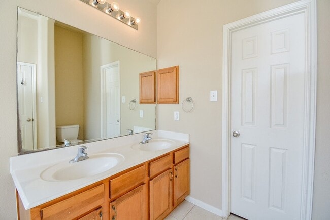 Building Photo - 4310 S Vineyard Mdw Ln