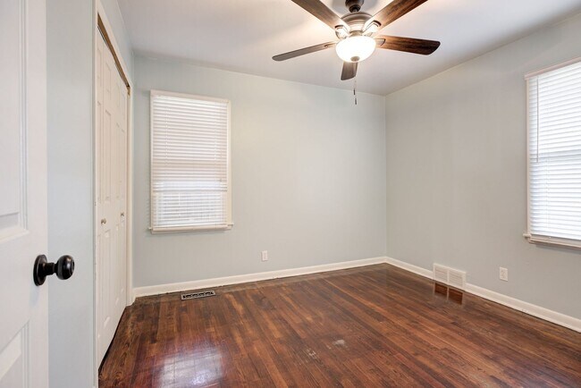 Building Photo - * * * $750 MOVE-IN SPECIAL!!! * * * Charmi...