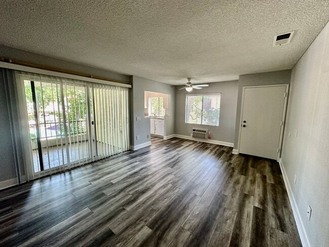 Building Photo - Embrace Luxury and Style in this Stunning ...