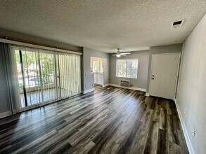 Building Photo - Embrace Luxury and Style in this Stunning ...