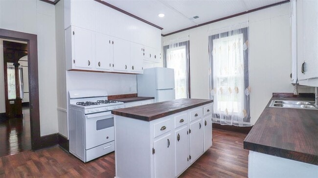 Building Photo - 435 Lexington Ave