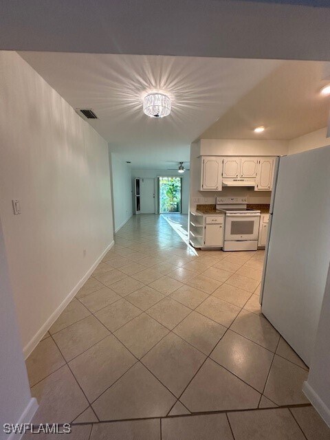 Building Photo - 753 Palm View Dr