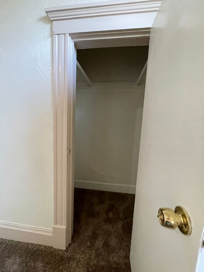 Building Photo - 207 Midway Ave