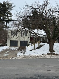 Building Photo - Bethesda/Friendship Heights Four Bedroom I...