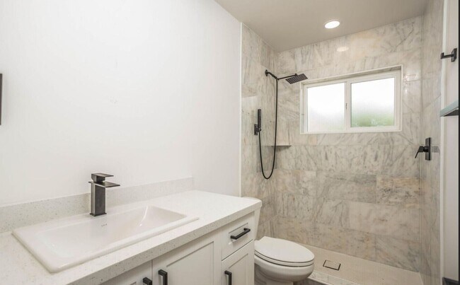 Building Photo - New Rental Price: $2,700 per month (utilities included). Special Conditions: Immediate move-in on...