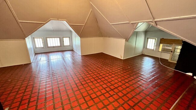 Building Photo - 1401 Logan St SE