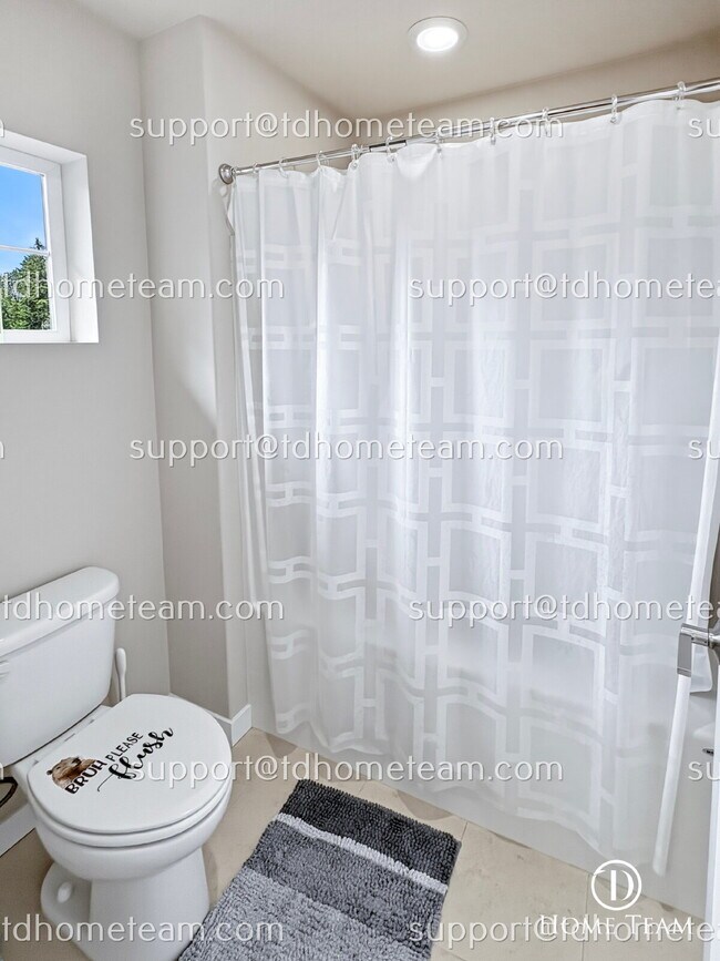 Building Photo - "Spacious 4-Bedroom Auburn Retreat with Scenic Views, Gleaming Hardwood Floors, and 3.5 Baths!"