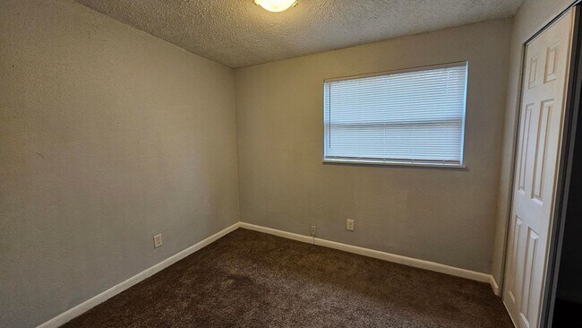 Building Photo - 3912 Robert C Weaver Dr