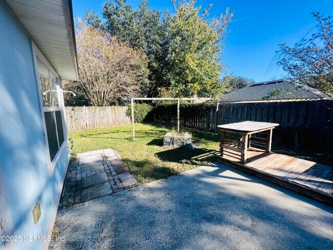 Building Photo - 2315 Companion Cir E