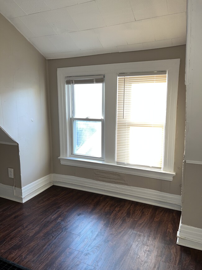 Building Photo - 367 Hawley St