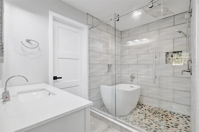 Building Photo - 5215 Denver St NE