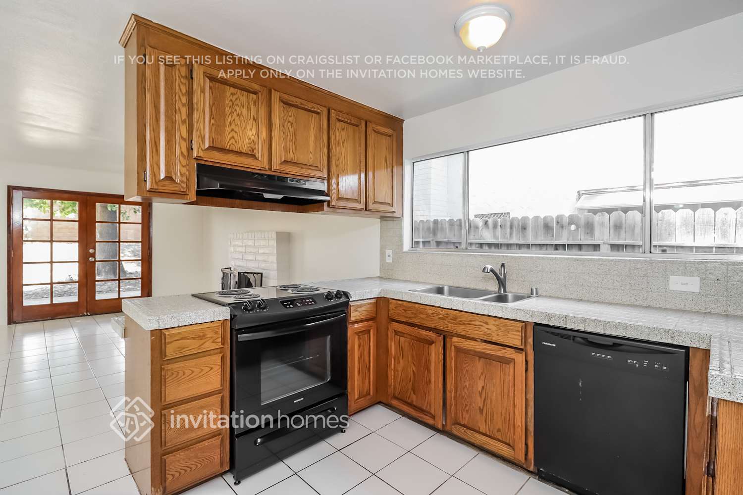 Building Photo - 10720 Paiute Way