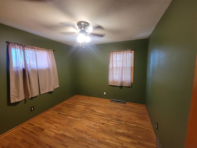 Building Photo - 1544 2nd Ave SW