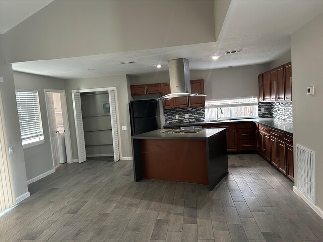 Building Photo - 11719 Pender Ln