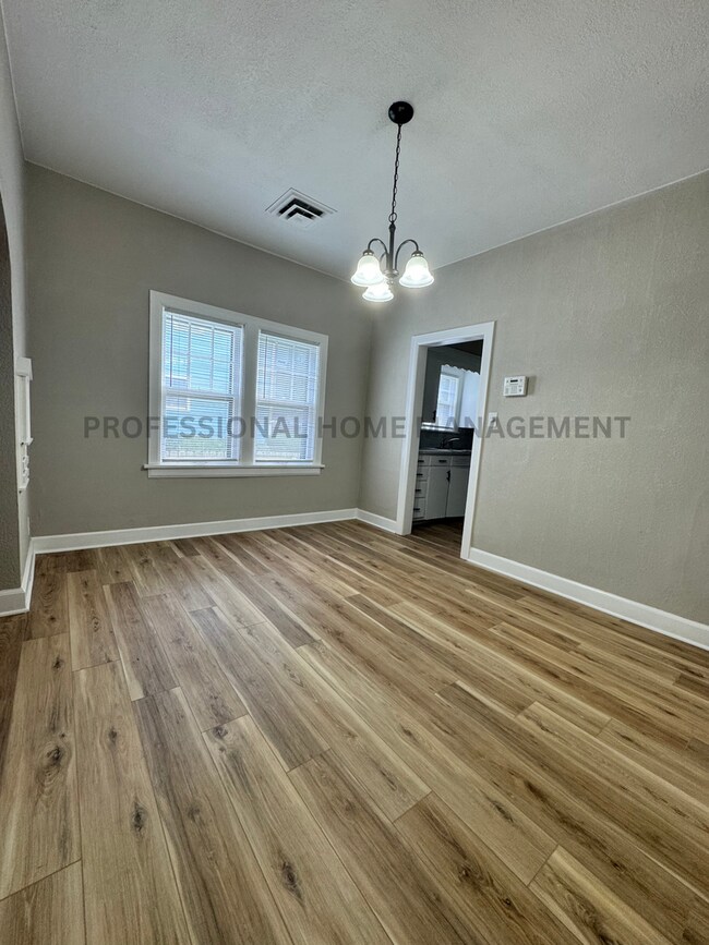 Building Photo - Charming 2-Bedroom, 1-Bath Home with Finis...